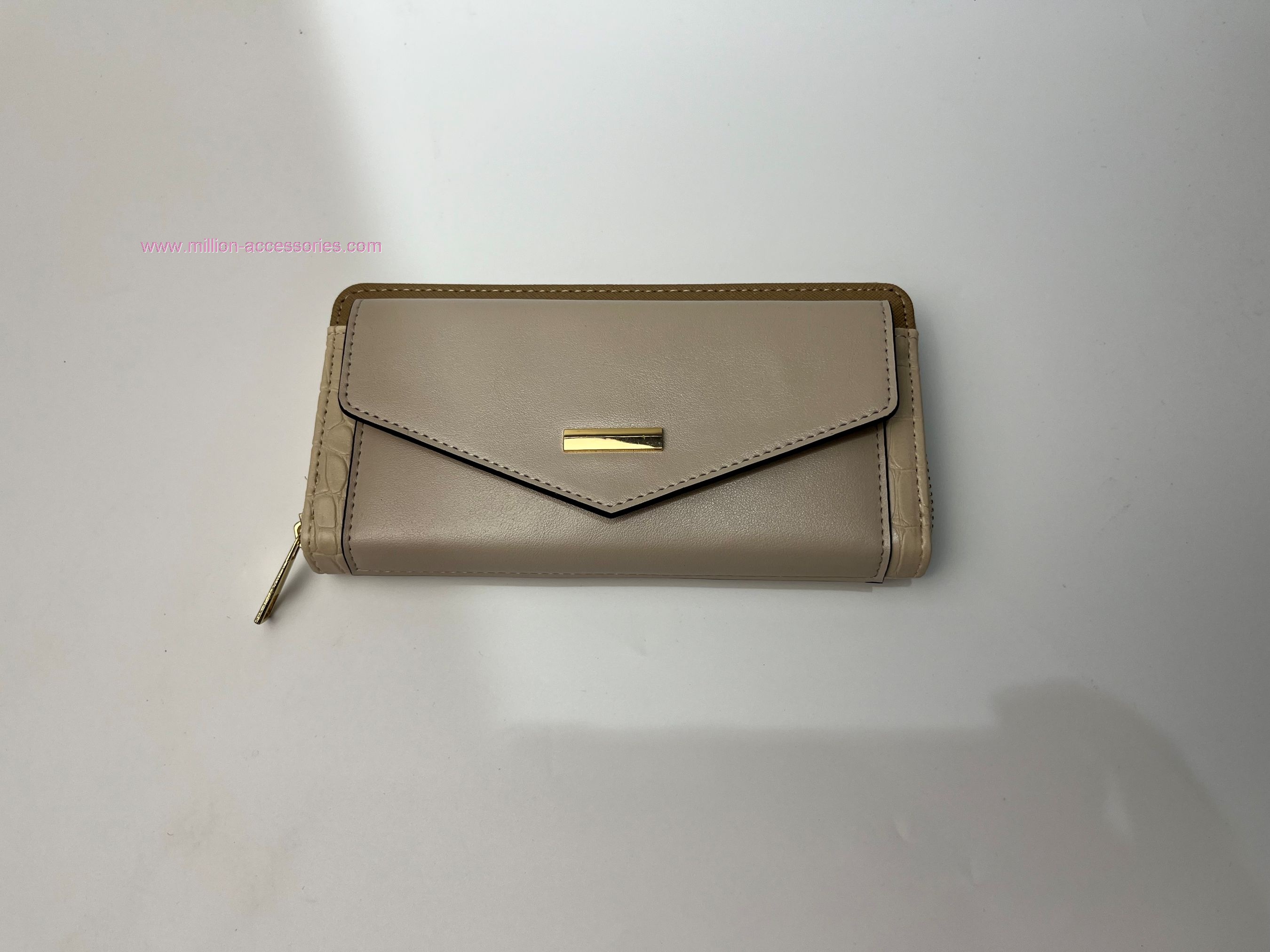 bifold wallet